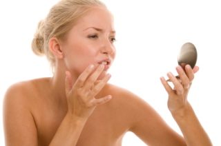 Причины и симптомы проявления опоясывающего герпеса на теле