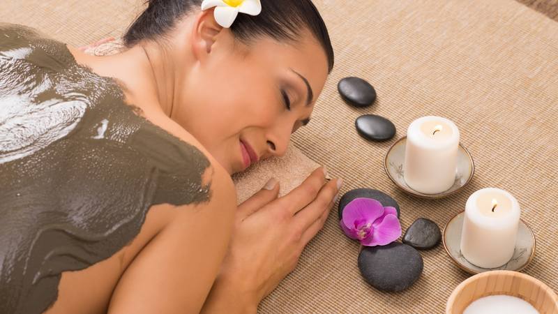 Ошеломляющий эффект обертывания с голубой глиной от целлюлита