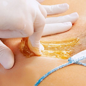 Насколько больно делать шугаринг в зоне бикини и на ногах