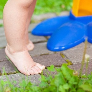 Чем лечить грибок на ногах у ребенка - важные особенности