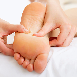 Как делать массаж пяток при пяточной шпоре