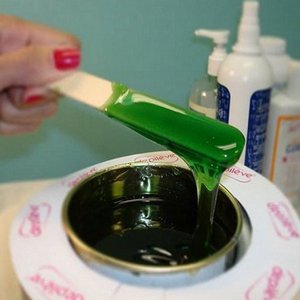 Растапливаем воск и пасту для шугаринга в домашних условиях