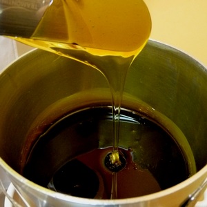 Растапливаем воск и пасту для шугаринга в домашних условиях