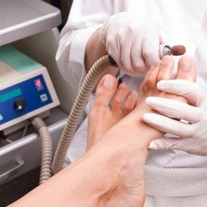 Как мужчине надежно замаскировать грибок на ногтях