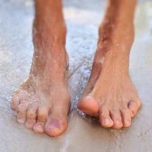 Как мужчине надежно замаскировать грибок на ногтях