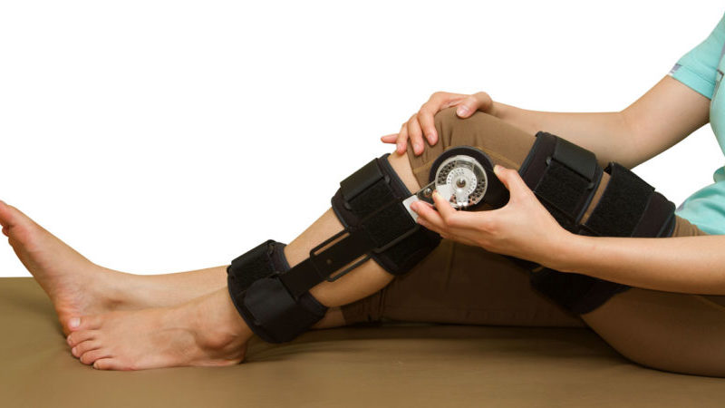 Когда и кому нужен тутор на коленный сустав