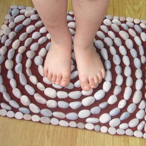 Ортопедические массажные коврики для детей - чем они хороши?