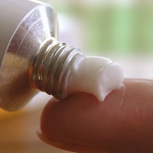 Как снять усталость ног при варикозе мазью