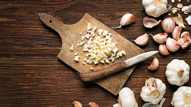 Можно ли есть чеснок при похудении и помогает ли он