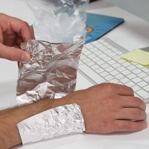 Как применять фольгу при болях в суставах