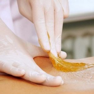 Процедура шугаринга стоит по-разному для ног и бикини