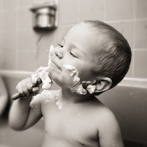 Во сколько лет можно начинать брить ноги