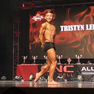 Нужно ли брить ноги мужчинам