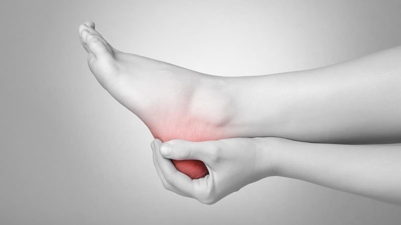 Как лечить ушиб пятки?