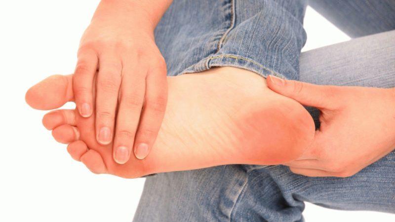 Как лечить ушиб пятки?